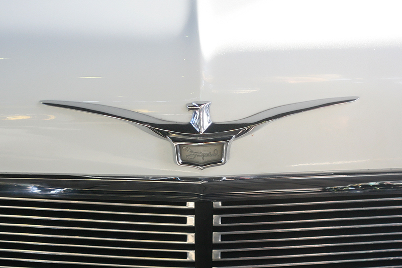 Illustration for article titled 17 Gorgeous Hood Ornaments That Defined These Classic Cars
